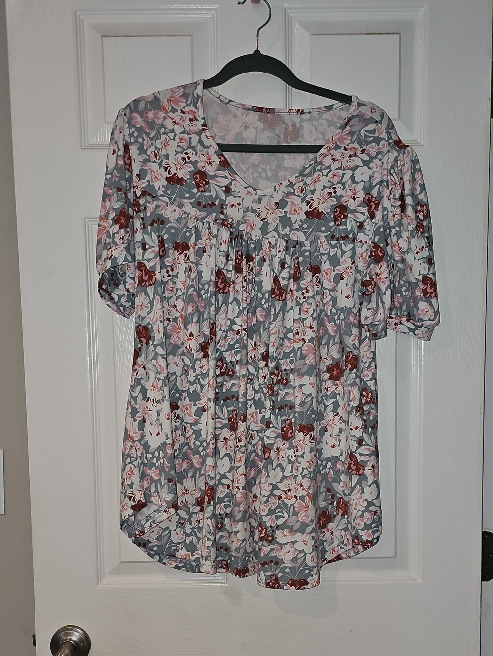 Women's Floral Short-Sleeve V-Neck Top - Gray with Pink & Red Floral. So Soft!